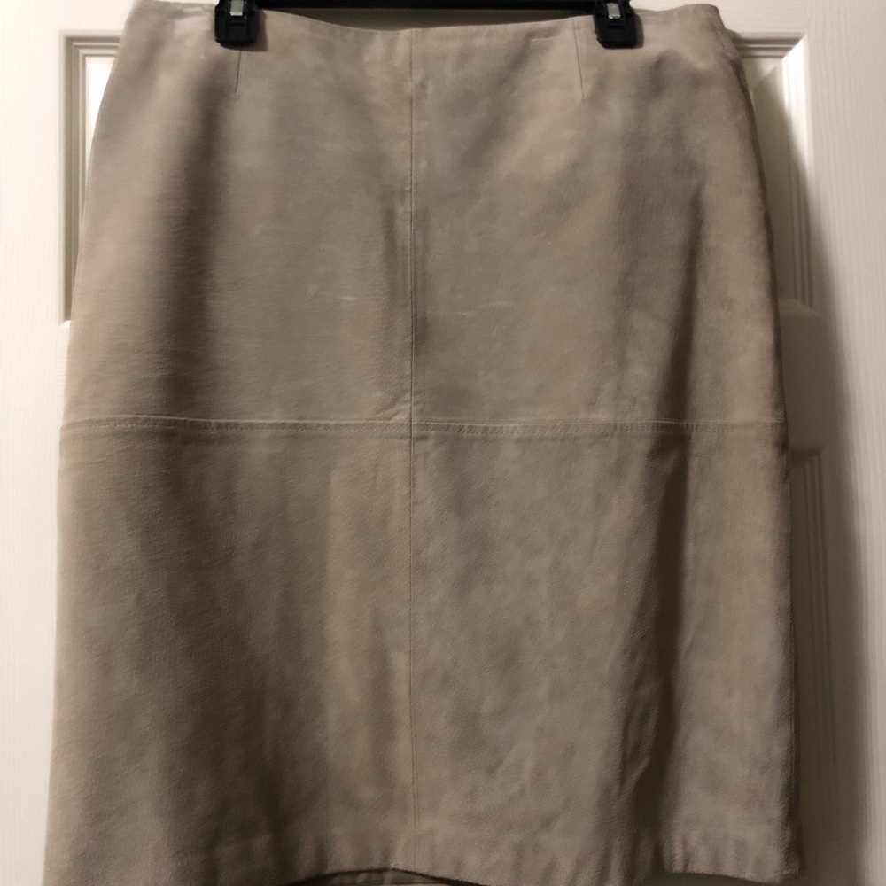 Newport News Size 12 / 14 Knee Length Suede Skirt